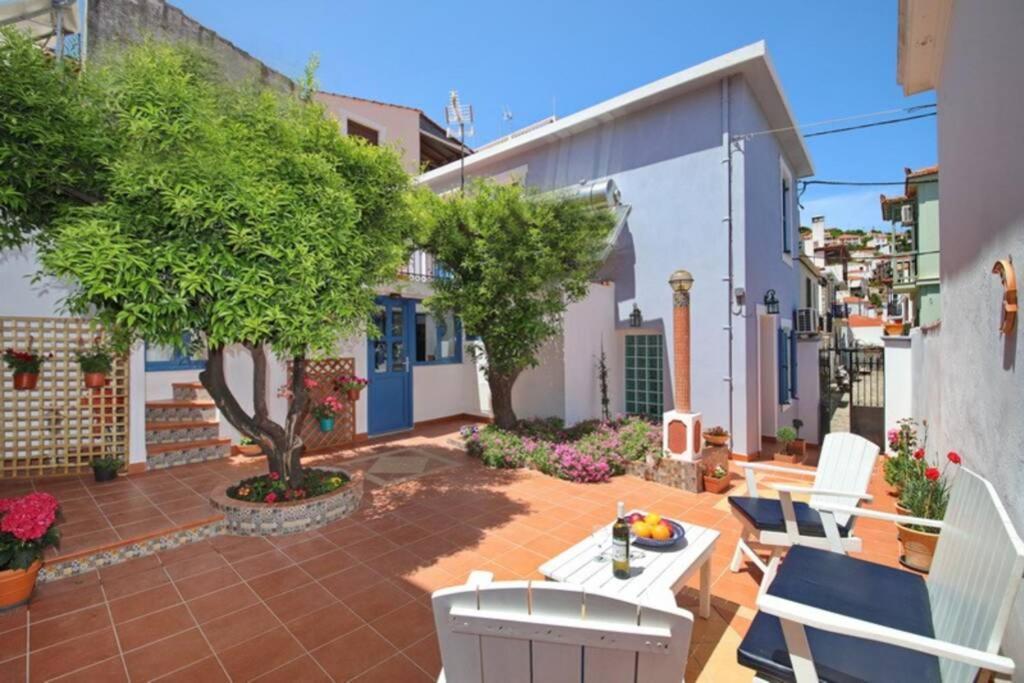 Holiday home Philoxenia *