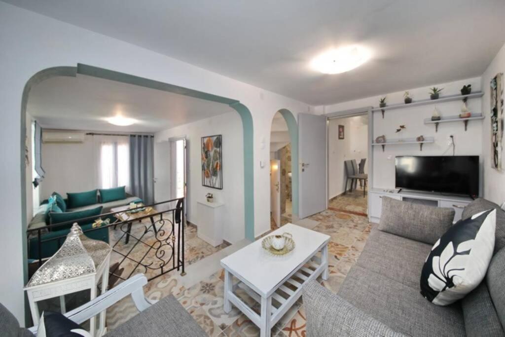 Holiday home Philoxenia *